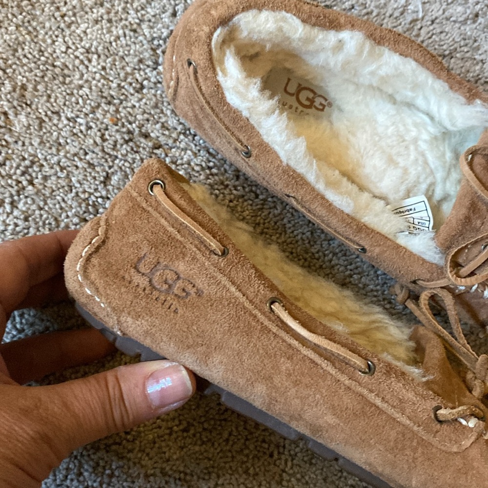 UGG women’s sizing tan slippers with tassels size 5 - Picture 4 of 7